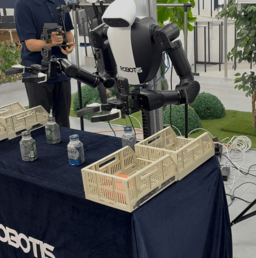 MEKETEKA visits ROBOTIS